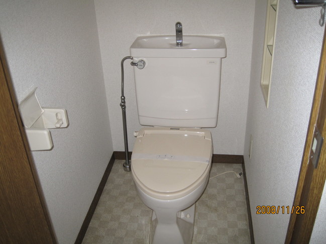 トイレ　現在温水洗浄便座
